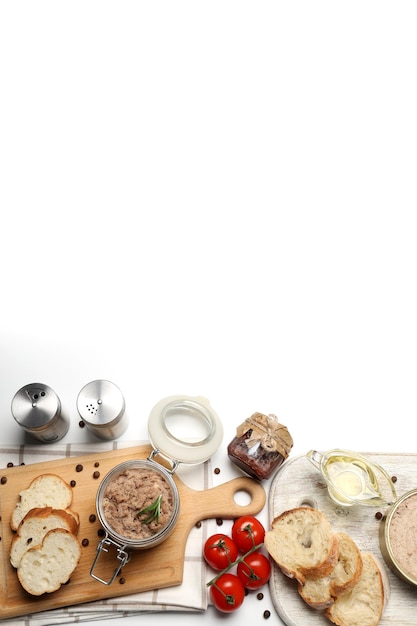 Mesa con platos del taller